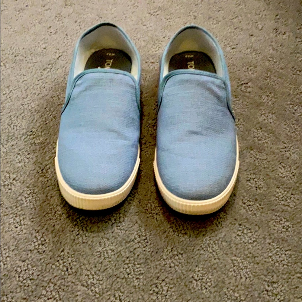 Women’s size 8.5 toms shoes